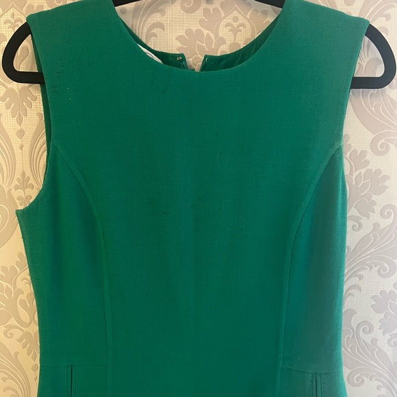 Gown by Oscar de le Renta - Picture 5 of 7